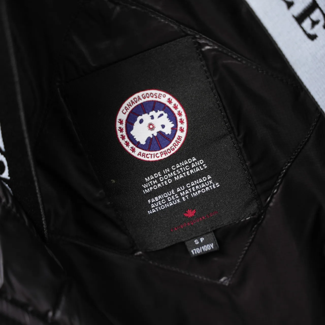 P780 CANADA GOOSE丨Canada Goose 2252 puff hooded down jacket Color: black with red label Size: XS-XXL